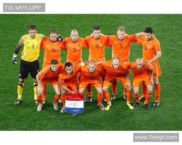 橙色短裤足球明星揭秘他在赛场上的风采与成就 橙色短裤足球明星揭秘他在赛场上的风采与成就