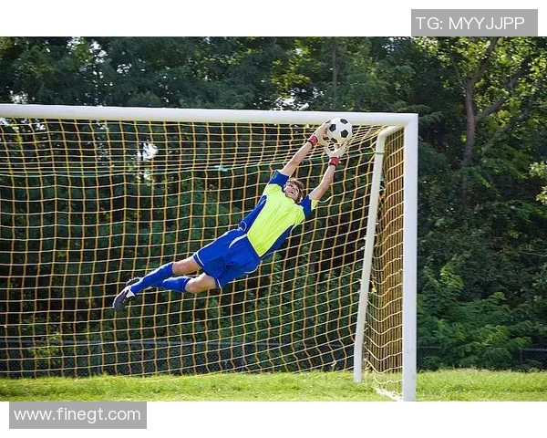 足球明星男士姿势图片展现运动魅力与风采的完美结合 足球明星男士姿势图片展现运动魅力与风采的完美结合